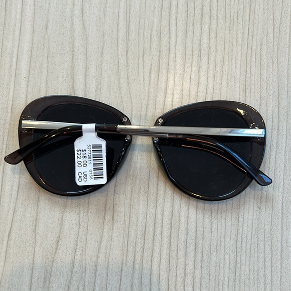 Urban Outfitters Sunglasses Black Frames New With Tags - Picture 2 of 6